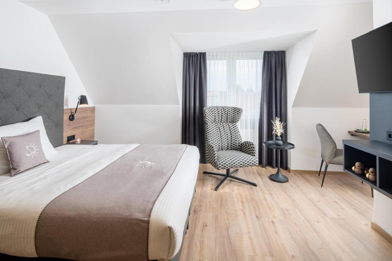 Landhotel Sonne Neuendettelsau エクステリア 写真