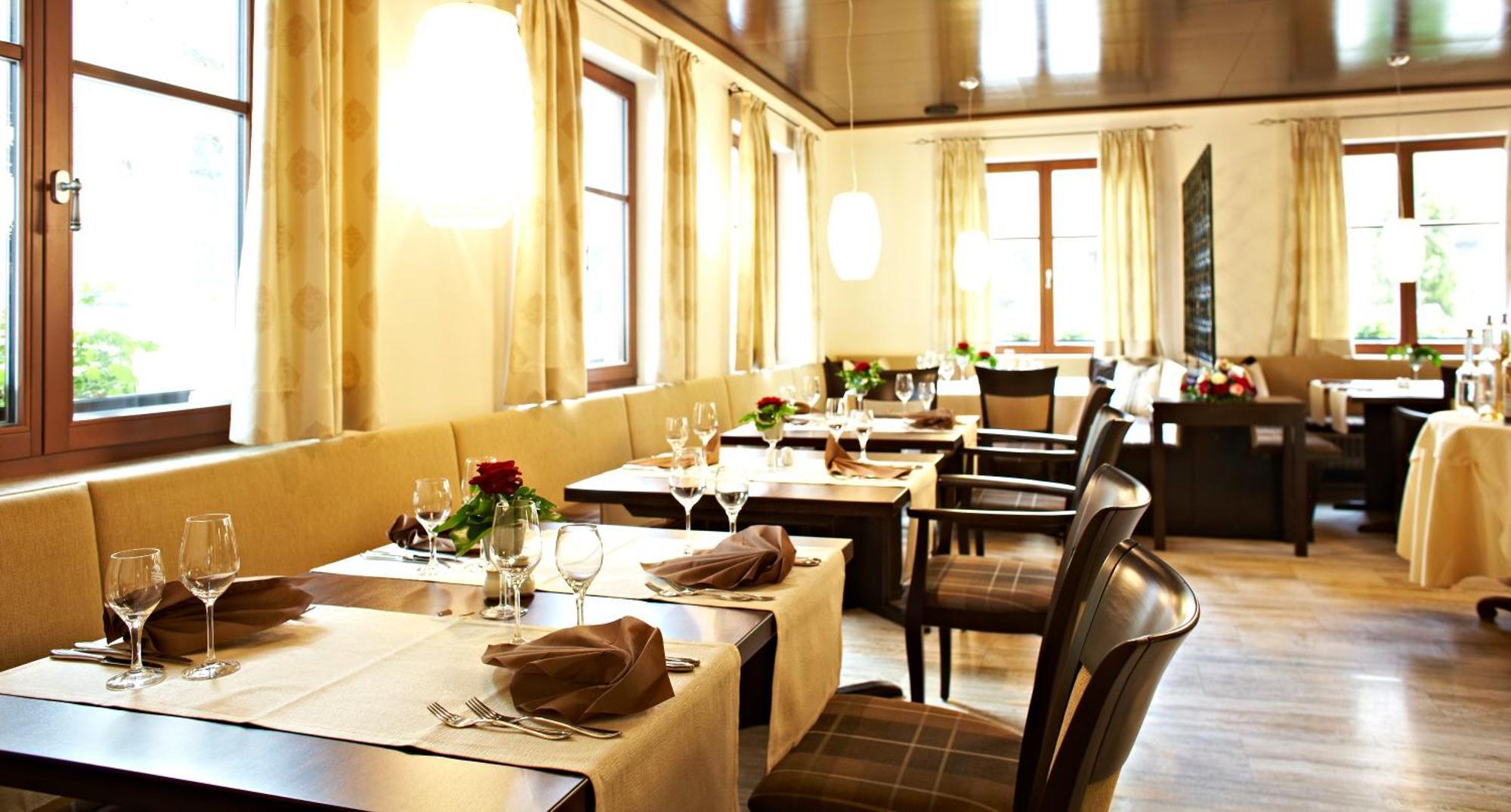 Landhotel Sonne Neuendettelsau エクステリア 写真