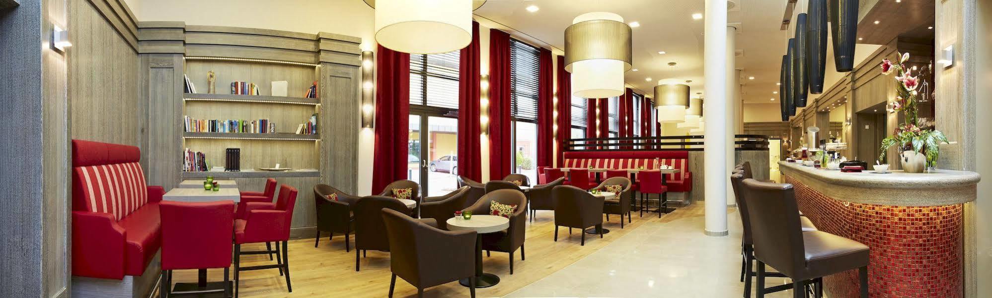 Landhotel Sonne Neuendettelsau エクステリア 写真