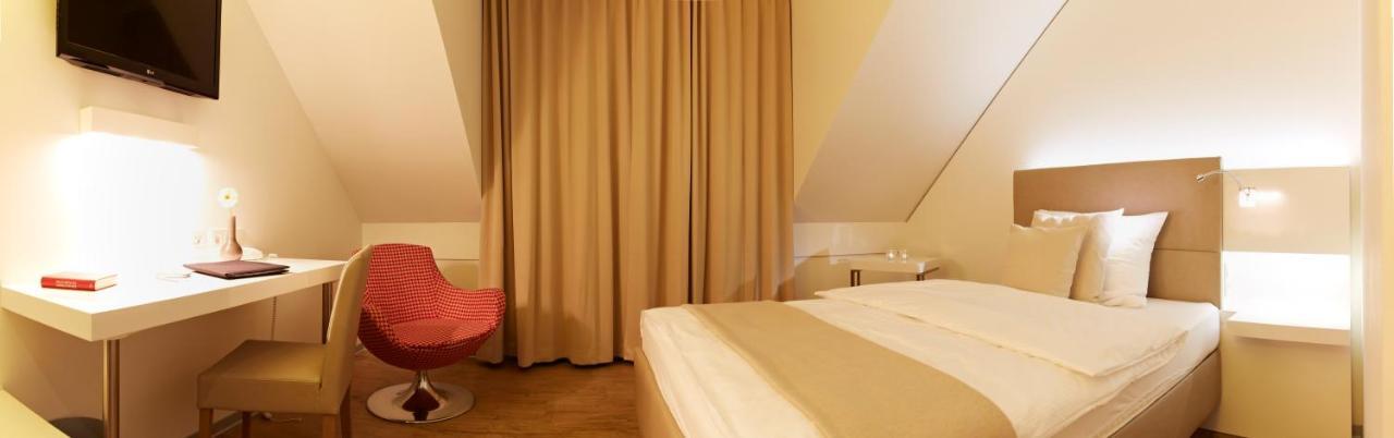 Landhotel Sonne Neuendettelsau エクステリア 写真